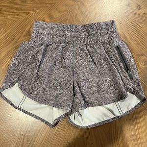 Lululemon size 2 hotty hot 2.5”